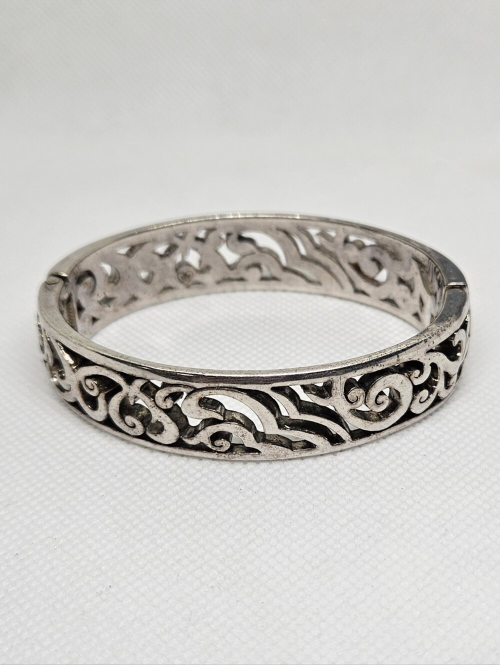 Silver Tone Filigree Scrollwork Hinged Bangle Bracelet Vintage Style